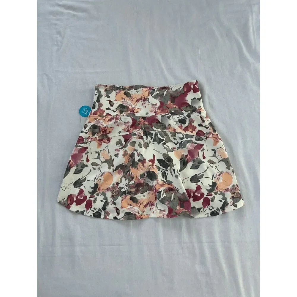 Marika Skort Size Small, NWT, Floral, Pocket, Purple/White, Golf, Workout Skort